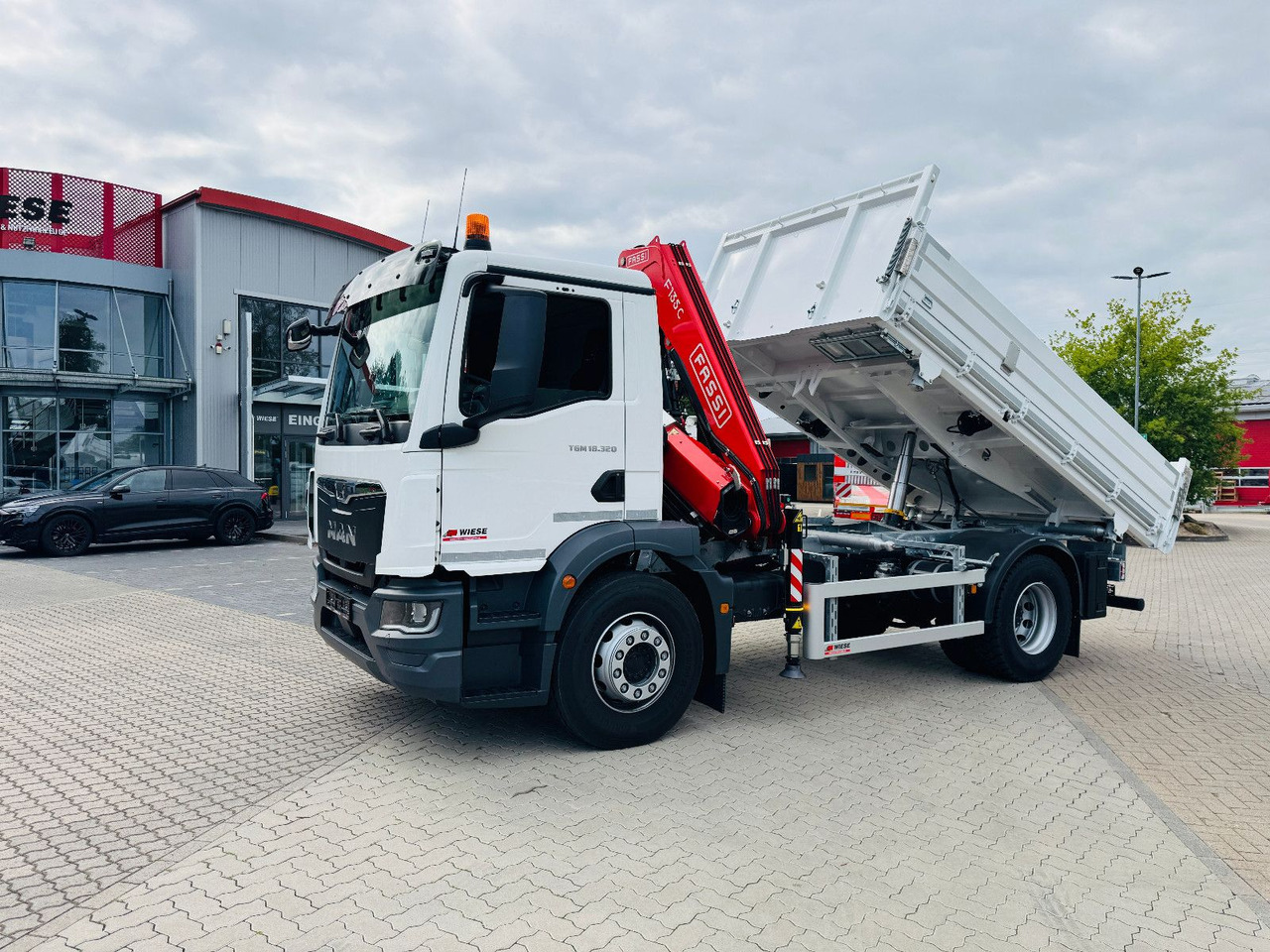 MAN 18.320 4x2 mit Fassi Ladekran Sofort Verfügbar - Самосвал: фото 1 MAN 18.320 4x2 mit Fassi Ladekran Sofort Verfügbar - Самосвал: фото 1