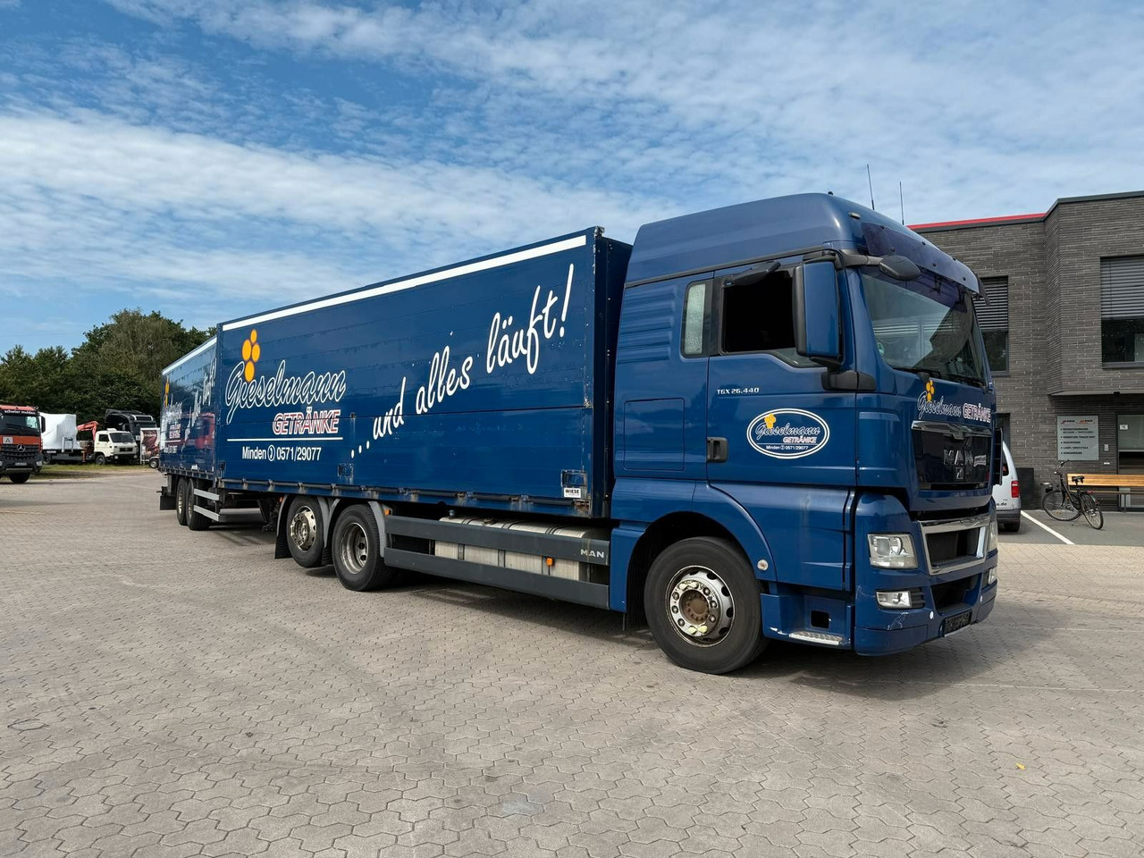 MAN TGA Schwenkwand-Getränkeaufbau incl. Anhänger - Грузовик для перевозки напитков: фото 1 MAN TGA Schwenkwand-Getränkeaufbau incl. Anhänger - Грузовик для перевозки напитков: фото 1