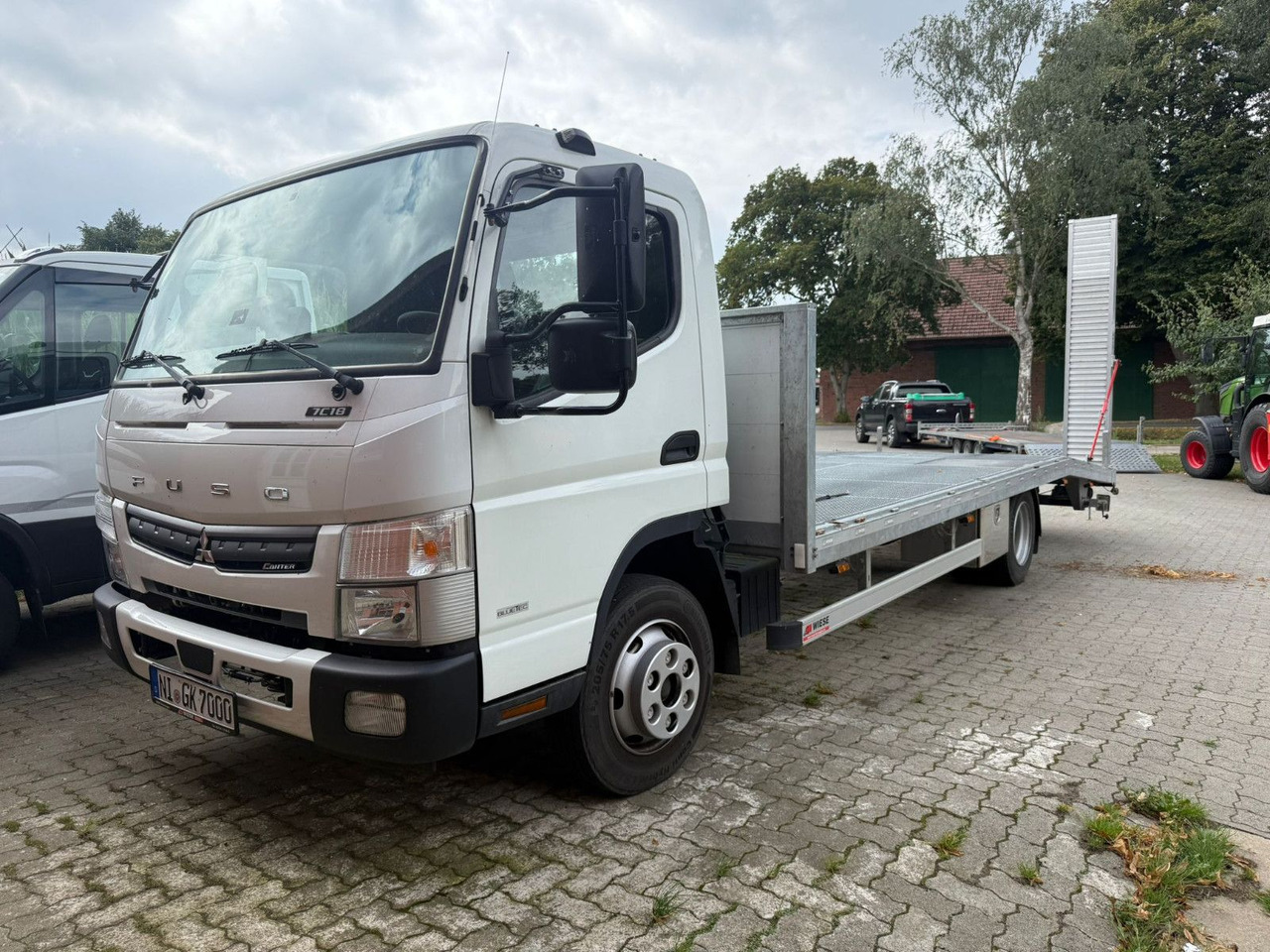 Mitsubishi Fuso Canter 7C18 Arbeitsbühnentransporter - Автовоз: фото 1 Mitsubishi Fuso Canter 7C18 Arbeitsbühnentransporter - Автовоз: фото 1