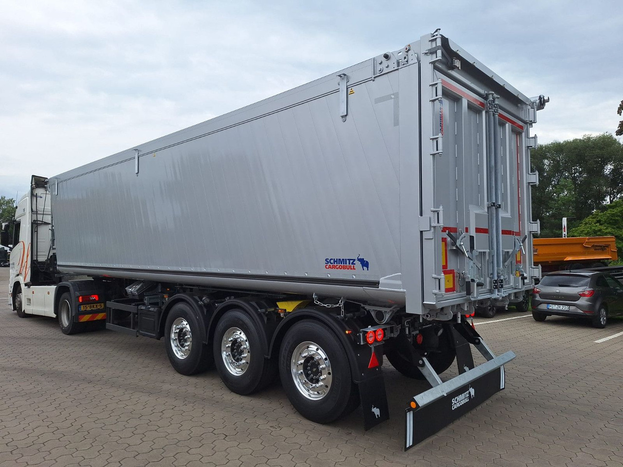 Schmitz Cargobull Kipper 52m³ mit gekröpftem Chassis - Самосвальный полуприцеп: фото 1 Schmitz Cargobull Kipper 52m³ mit gekröpftem Chassis - Самосвальный полуприцеп: фото 1