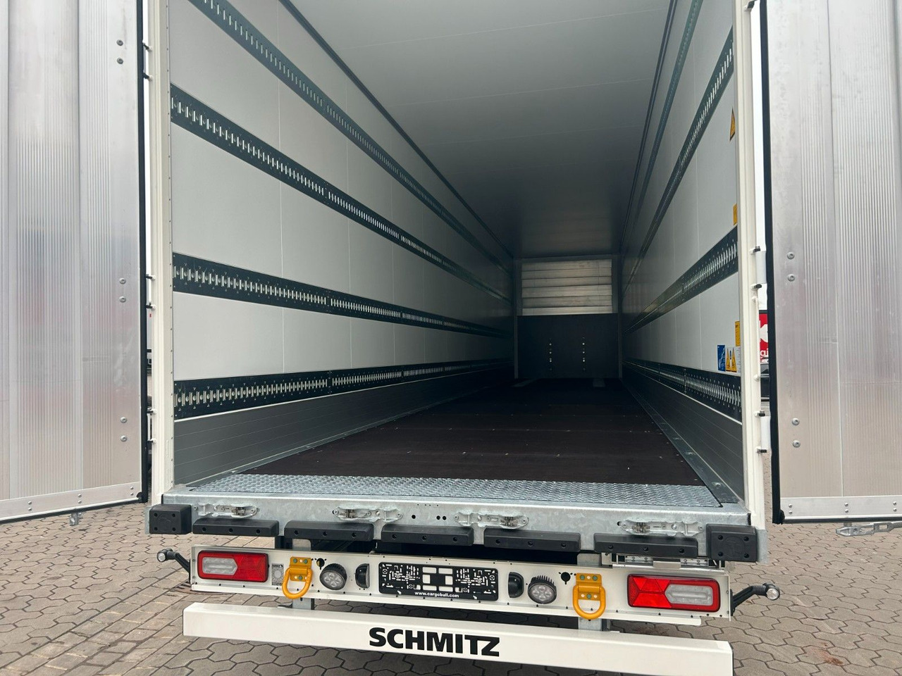 Schmitz Cargobull Mega Koffer - Trockenfrachter FERROPLAST - Полуприцеп-фургон: фото 4 Schmitz Cargobull Mega Koffer - Trockenfrachter FERROPLAST - Полуприцеп-фургон: фото 4
