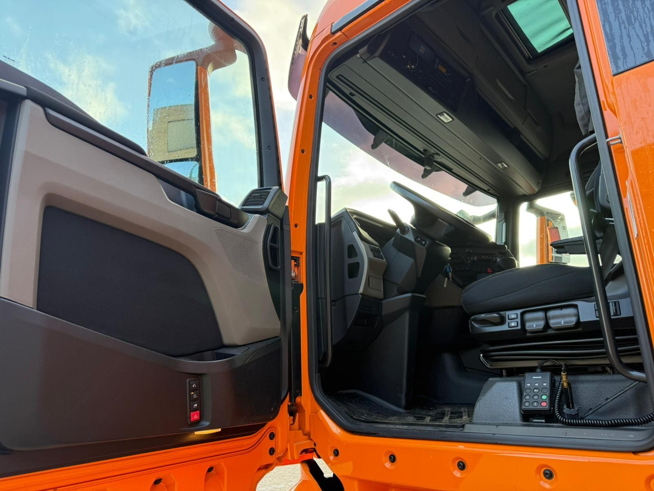 MAN TGX 18.510 23.000km!! Top Zustand - Тягач: фото 5 MAN TGX 18.510 23.000km!! Top Zustand - Тягач: фото 5