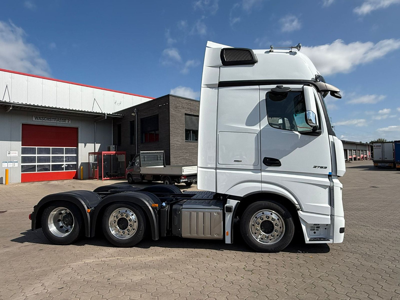 Mercedes-Benz Actros 2753 GigaSpace L 6x2 Lowliner TrendLine - Тягач: фото 3 Mercedes-Benz Actros 2753 GigaSpace L 6x2 Lowliner TrendLine - Тягач: фото 3
