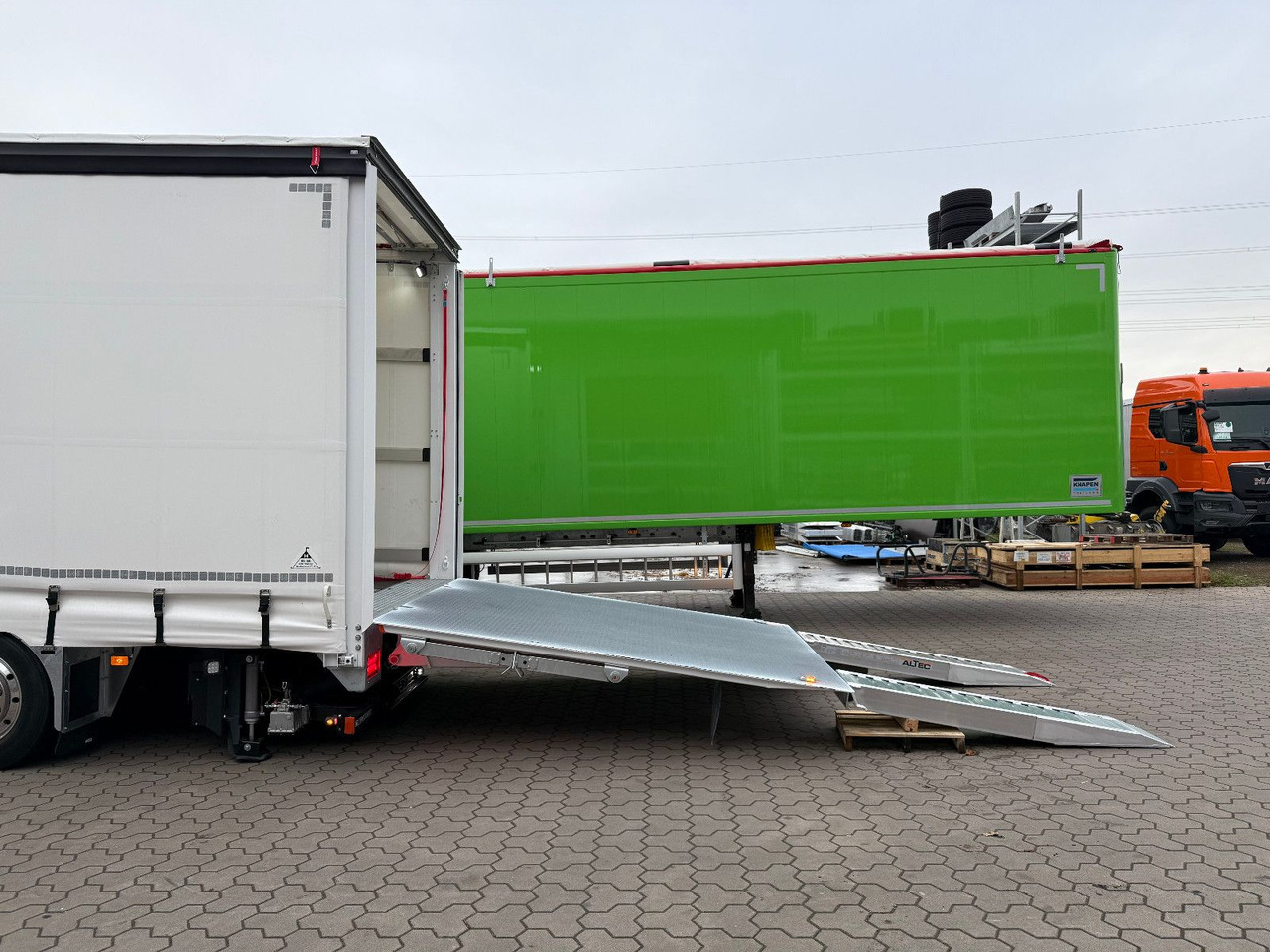 Volvo FH 500 8x2 Arbeitsbühnen Transporter LBW 9t - Тентованный грузовик: фото 4 Volvo FH 500 8x2 Arbeitsbühnen Transporter LBW 9t - Тентованный грузовик: фото 4
