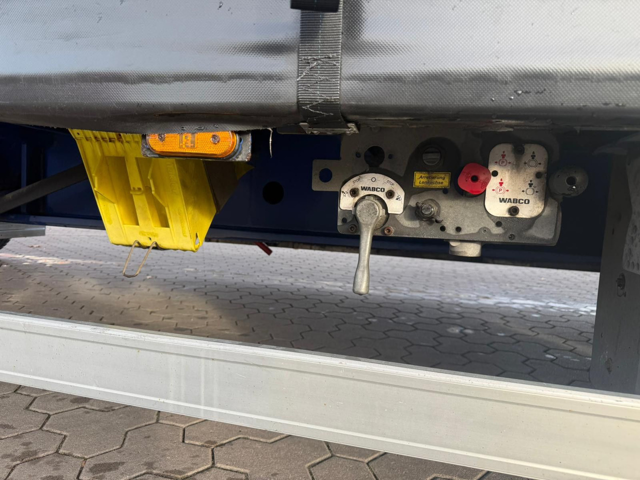 Низкорамный полуприцеп Wiese 3-Achs Stufen Sattel mit Auffahrrampe 25T: фото 14