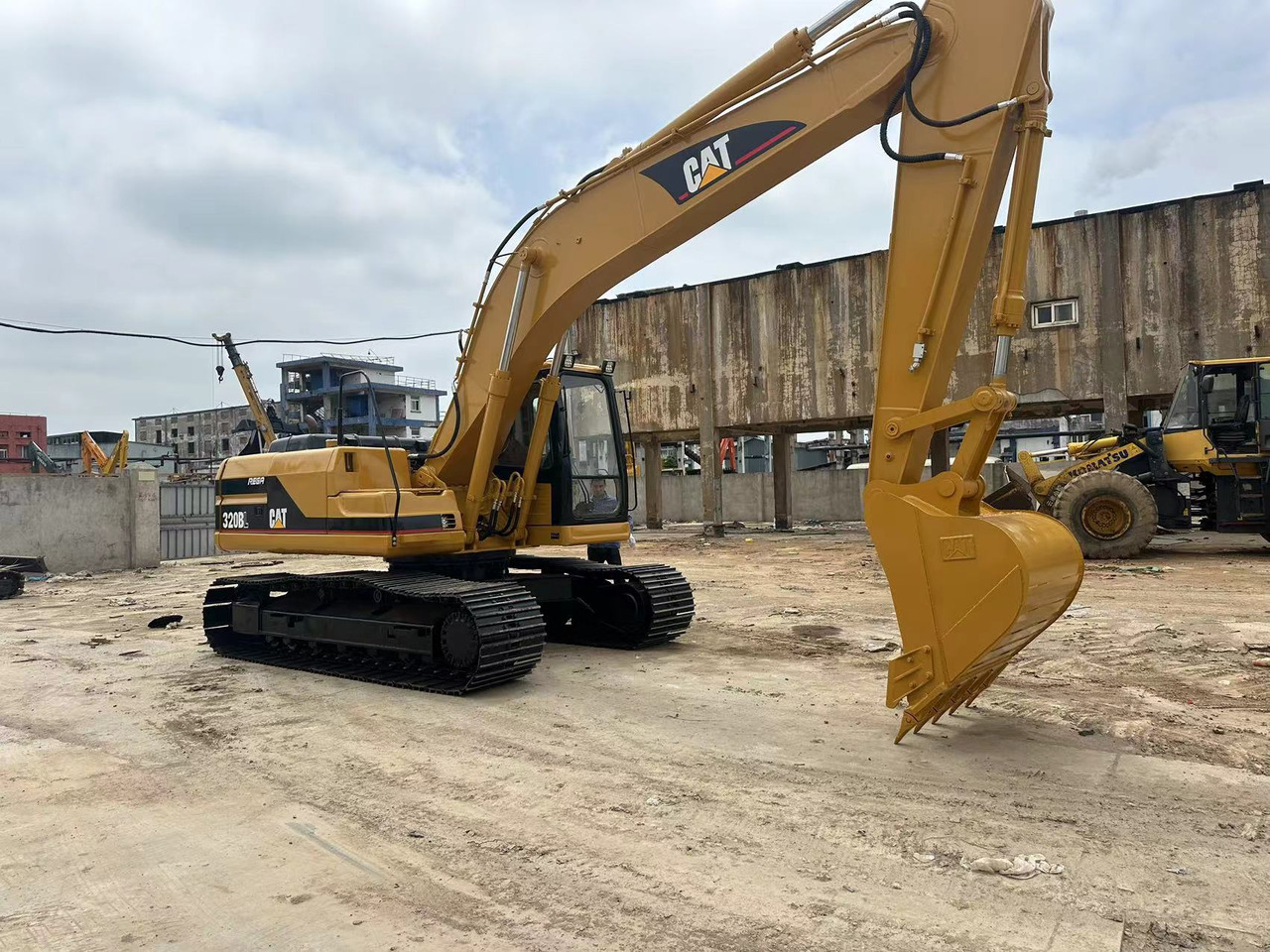 CATERPILLAR 320BL - Гусеничный экскаватор: фото 1 CATERPILLAR 320BL - Гусеничный экскаватор: фото 1
