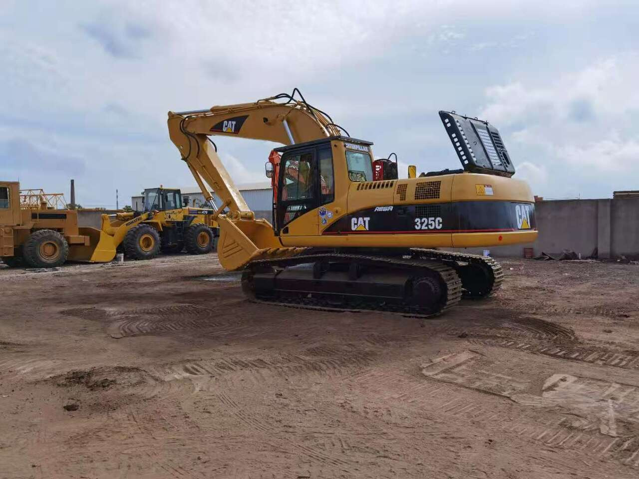 CATERPILLAR 325C - Гусеничный экскаватор: фото 3 CATERPILLAR 325C - Гусеничный экскаватор: фото 3