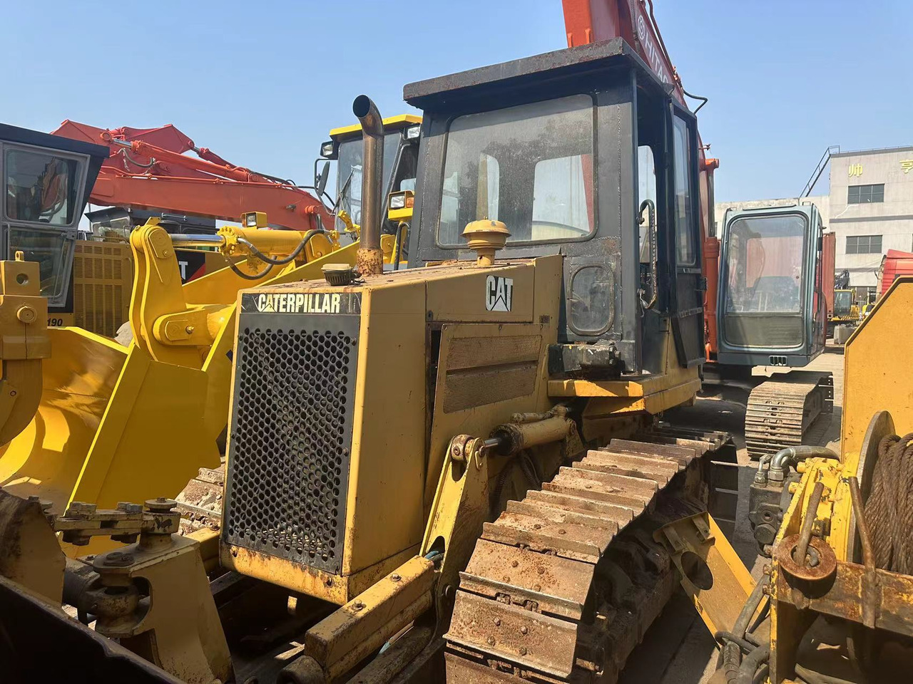 CATERPILLAR D4C - Бульдозер: фото 2 CATERPILLAR D4C - Бульдозер: фото 2
