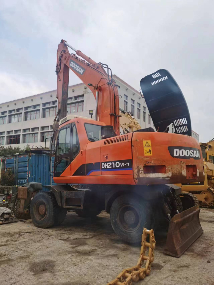 DOOSAN DH210W-7 - Колёсный экскаватор: фото 1 DOOSAN DH210W-7 - Колёсный экскаватор: фото 1