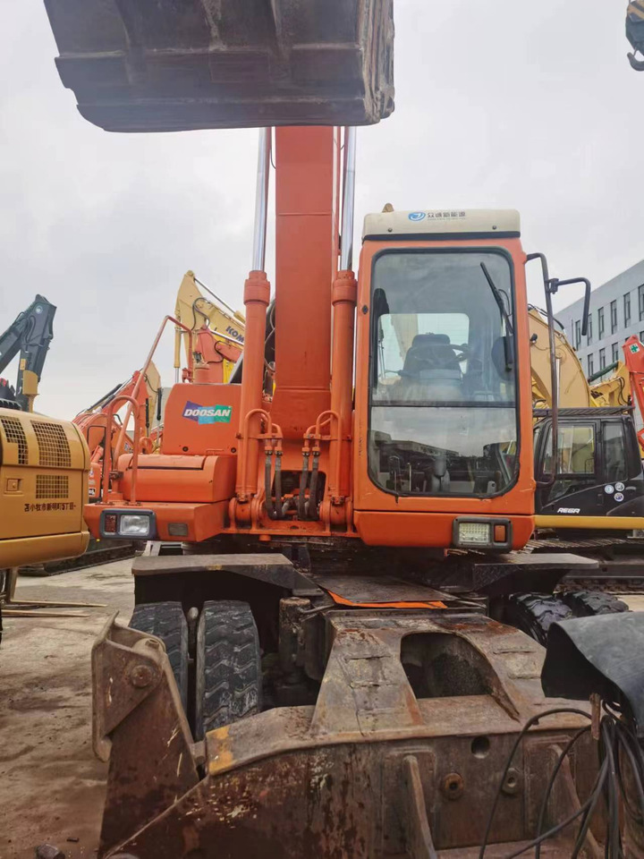 DOOSAN DH210W-7 - Колёсный экскаватор: фото 4 DOOSAN DH210W-7 - Колёсный экскаватор: фото 4