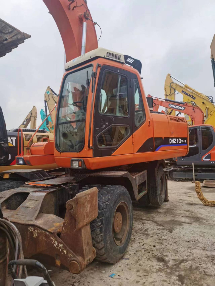 DOOSAN DH210W-7 - Колёсный экскаватор: фото 3 DOOSAN DH210W-7 - Колёсный экскаватор: фото 3