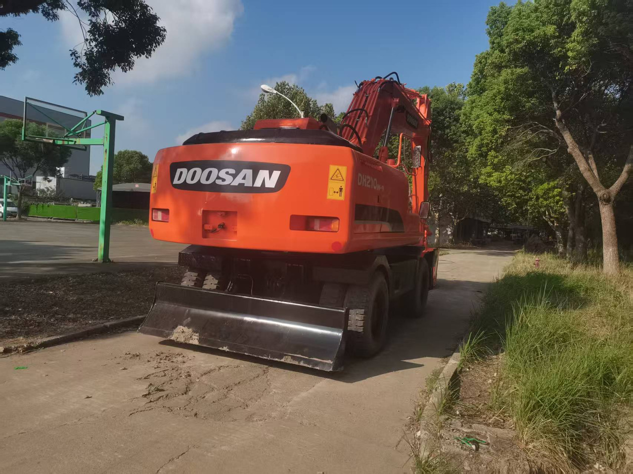 DOOSAN DH210W-9C - Колёсный экскаватор: фото 3 DOOSAN DH210W-9C - Колёсный экскаватор: фото 3