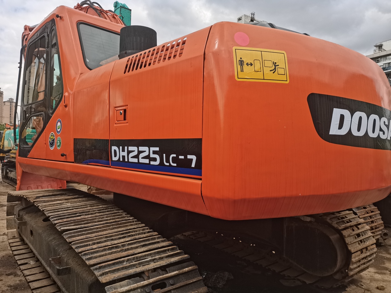DOOSAN DH225LC-7 - Гусеничный экскаватор: фото 2 DOOSAN DH225LC-7 - Гусеничный экскаватор: фото 2
