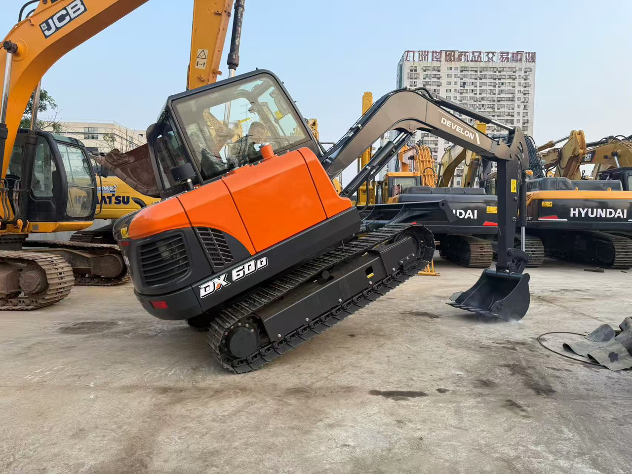 DOOSAN DX60D-10 - Гусеничный экскаватор: фото 2 DOOSAN DX60D-10 - Гусеничный экскаватор: фото 2