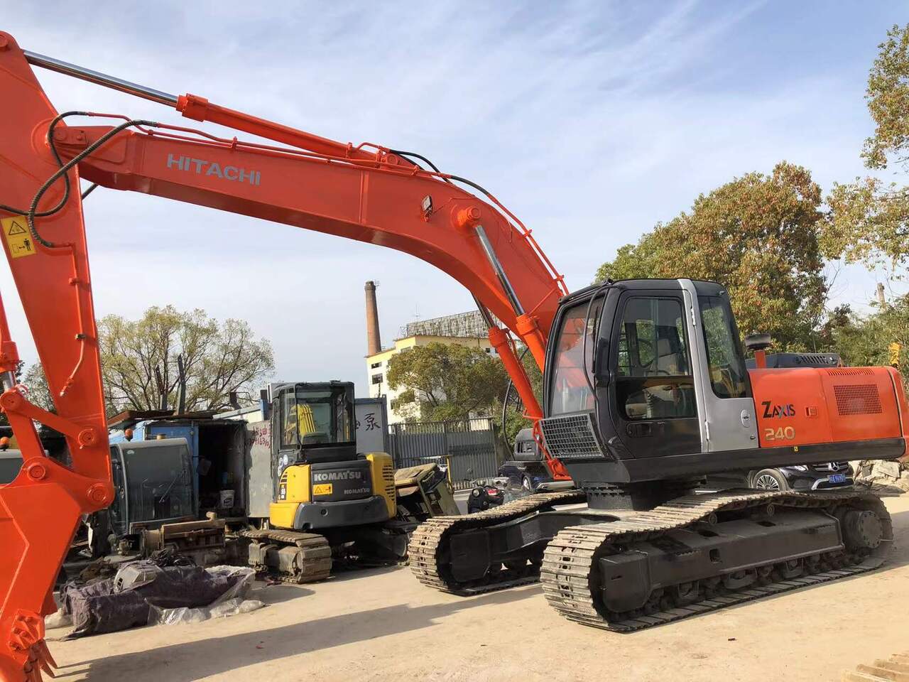 HITACHI ZX240 - Гусеничный экскаватор: фото 2 HITACHI ZX240 - Гусеничный экскаватор: фото 2
