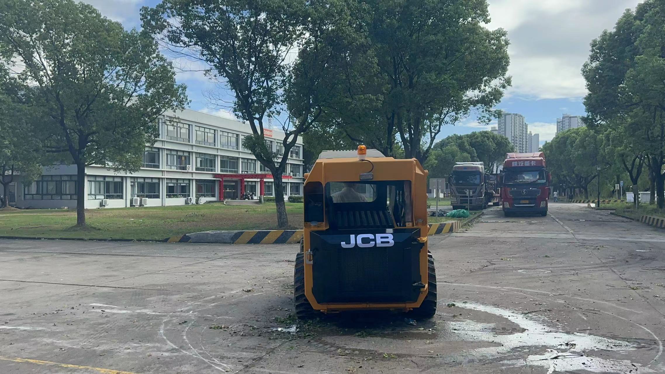 JCB 185 eco - Мини-погрузчик с бортовым поворотом: фото 2 JCB 185 eco - Мини-погрузчик с бортовым поворотом: фото 2