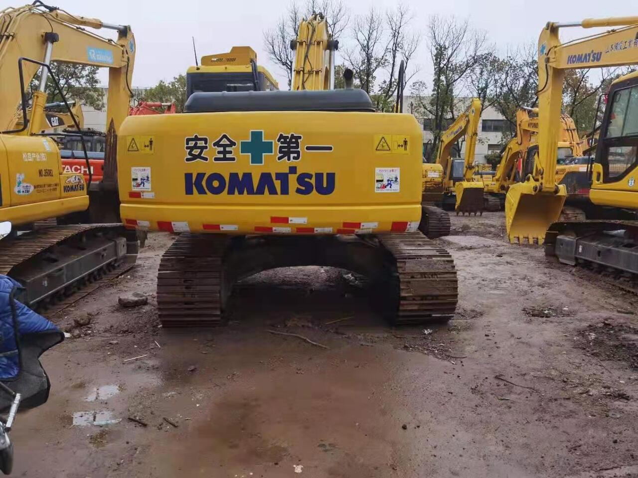 KOMATSU PC200-7 - Гусеничный экскаватор: фото 3 KOMATSU PC200-7 - Гусеничный экскаватор: фото 3