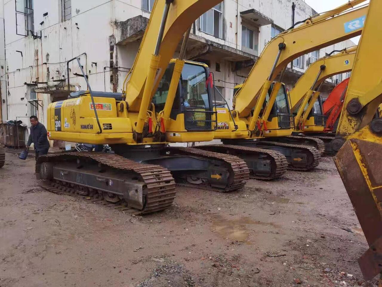 KOMATSU PC200-7 - Гусеничный экскаватор: фото 4 KOMATSU PC200-7 - Гусеничный экскаватор: фото 4