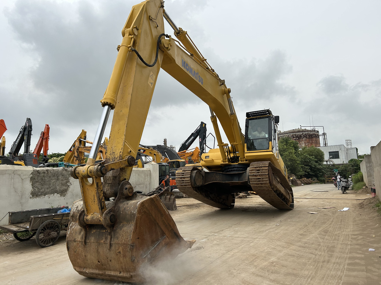 KOMATSU PC400-8 - Гусеничный экскаватор: фото 4 KOMATSU PC400-8 - Гусеничный экскаватор: фото 4