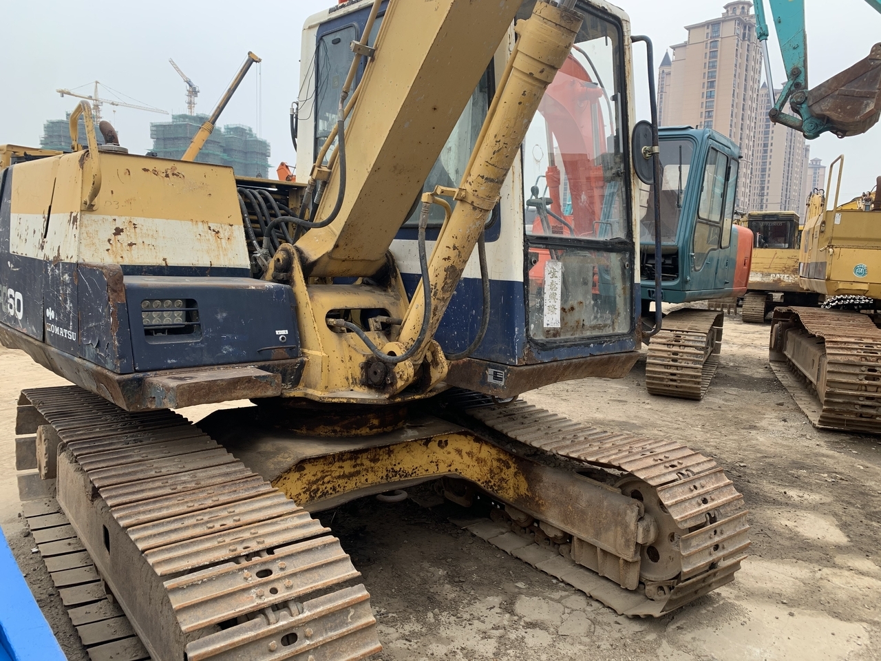 KOMATSU PC60-excavator - Гусеничный экскаватор: фото 1 KOMATSU PC60-excavator - Гусеничный экскаватор: фото 1