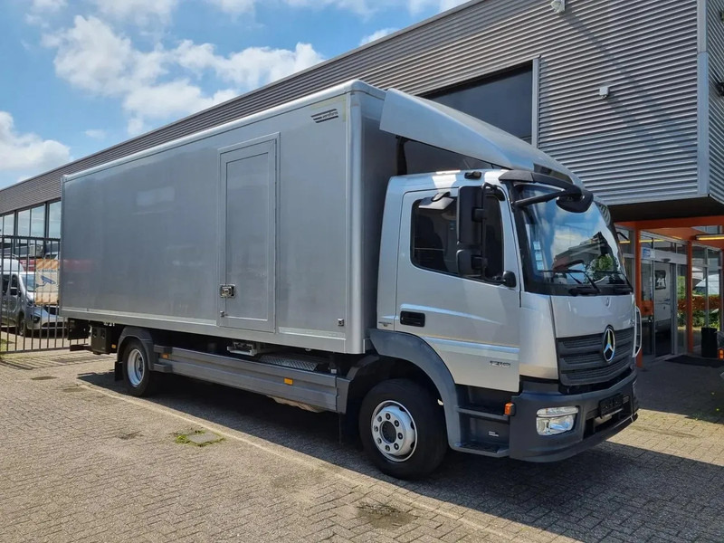 Mercedes-Benz Atego 1218 Koffer/ Ladebordwand/ Airco/ Grau Metallic - Грузовик с закрытым кузовом: фото 1 Mercedes-Benz Atego 1218 Koffer/ Ladebordwand/ Airco/ Grau Metallic - Грузовик с закрытым кузовом: фото 1
