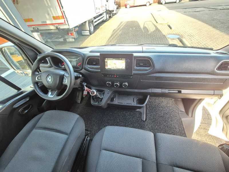 Фото интерьера 1: Цельнометаллический фургон Renault Master L3H2 2.3 DCI 150 PK EURO 6