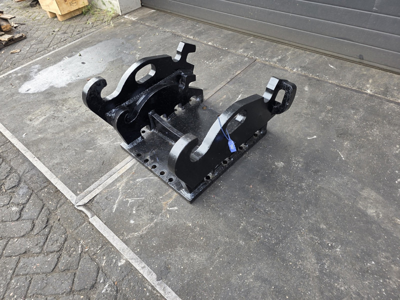 Kopplaat cw40 cw 45 adaptor plate cw45 cw 40 cw30 verachtert - Сцепное устройство для Строительной техники: фото 1 Kopplaat cw40 cw 45 adaptor plate cw45 cw 40 cw30 verachtert - Сцепное устройство для Строительной техники: фото 1