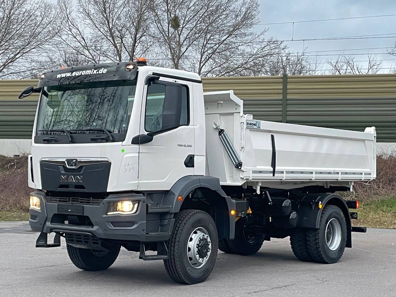 MAN TGM 18.320 4X4 / Euro 6e 3-Seiten-Kipper MAN TGM 18.320 4X4 / Euro 6e 3-Seiten-Kipper - Самосвал: фото 2 MAN TGM 18.320 4X4 / Euro 6e 3-Seiten-Kipper MAN TGM 18.320 4X4 / Euro 6e 3-Seiten-Kipper - Самосвал: фото 2