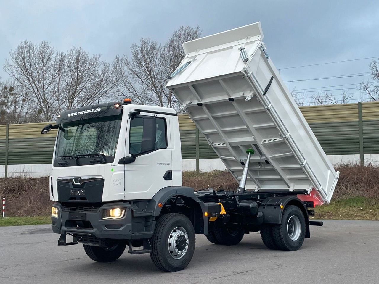 MAN TGM 18.320 4X4 / Euro 6e 3-Seiten-Kipper MAN TGM 18.320 4X4 / Euro 6e 3-Seiten-Kipper - Самосвал: фото 1 MAN TGM 18.320 4X4 / Euro 6e 3-Seiten-Kipper MAN TGM 18.320 4X4 / Euro 6e 3-Seiten-Kipper - Самосвал: фото 1