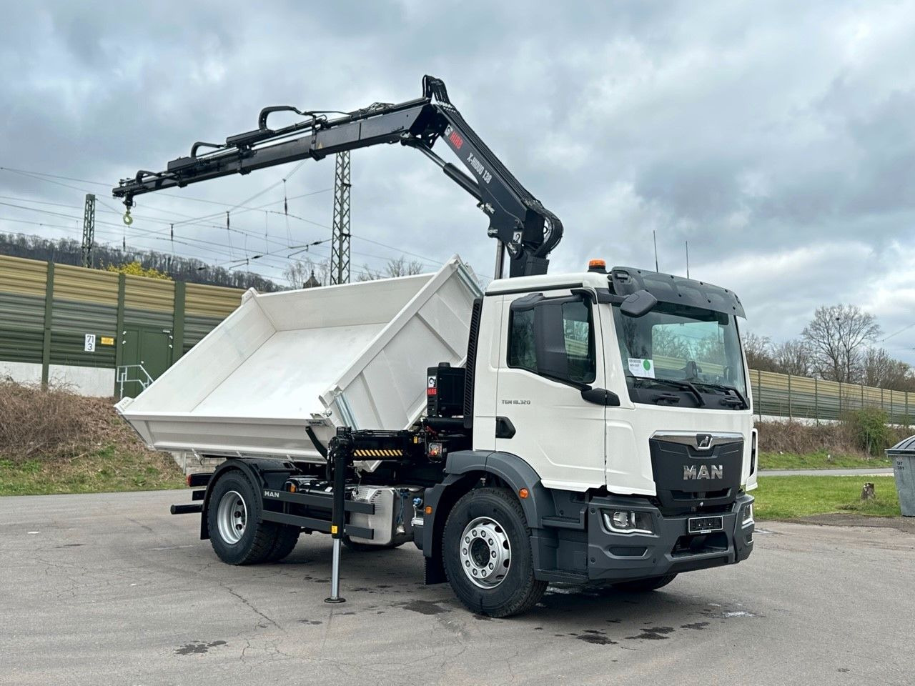 Самосвал, Автоманипулятор MAN TGM 18.320 4x2 Euro6e  Hiab X-HiDuo 138DS-3: фото 14