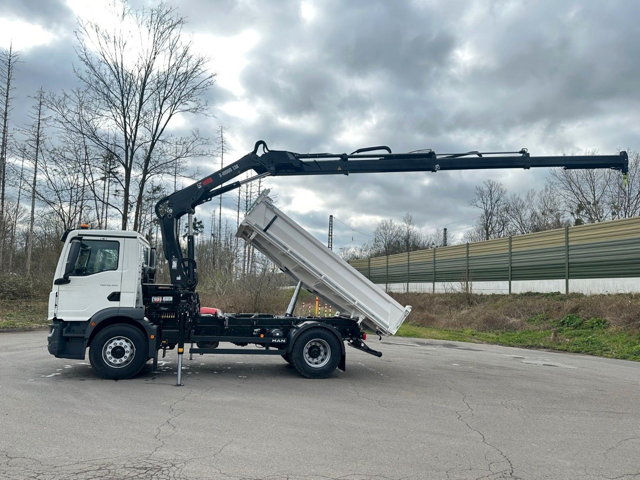 Самосвал, Автоманипулятор MAN TGM 18.320 4x2 Euro6e  Hiab X-HiDuo 138DS-3: фото 8