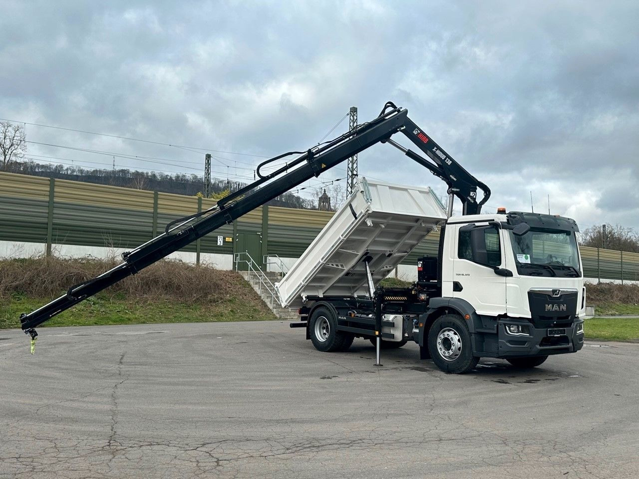 Самосвал, Автоманипулятор MAN TGM 18.320 4x2 Euro6e  Hiab X-HiDuo 138DS-3: фото 13