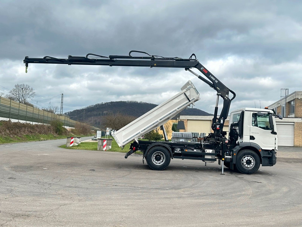 Самосвал, Автоманипулятор MAN TGM 18.320 4x2 Euro6e  Hiab X-HiDuo 138DS-3: фото 11
