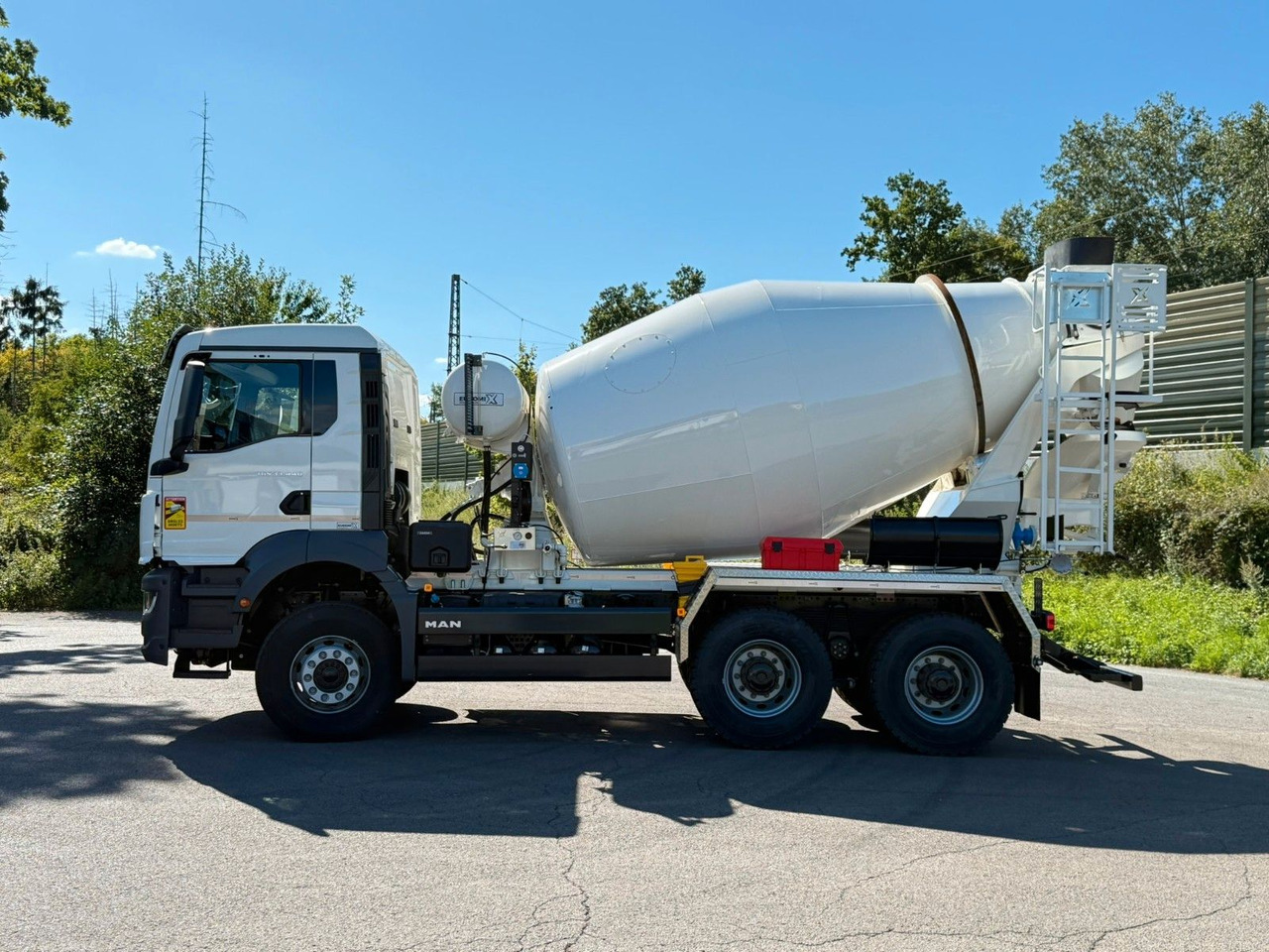 MAN TGS 33.440 / 6X4 Euro6e Euromix MTP EM 7 L - Автобетоносмеситель: фото 3 MAN TGS 33.440 / 6X4 Euro6e Euromix MTP EM 7 L - Автобетоносмеситель: фото 3