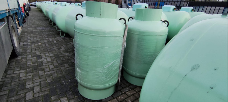 De Visser Propaan/Butaan verticaal LPG tank 500 L (0,25 tons) vertical Propaan/Butaan LPG tank 500 L (0,25 tons) Gastank Ø 800 including tank fittings hoogte 1500 mm - Топливный бак: фото 2 De Visser Propaan/Butaan verticaal LPG tank 500 L (0,25 tons) vertical Propaan/Butaan LPG tank 500 L (0,25 tons) Gastank Ø 800 including tank fittings hoogte 1500 mm - Топливный бак: фото 2
