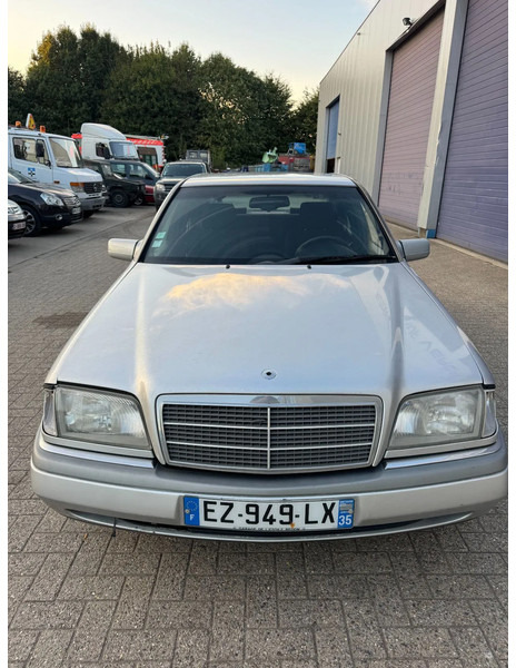 Mercedes-Benz C-Klasse **C180-PETROL-AC** - Седан: фото 2 Mercedes-Benz C-Klasse **C180-PETROL-AC** - Седан: фото 2