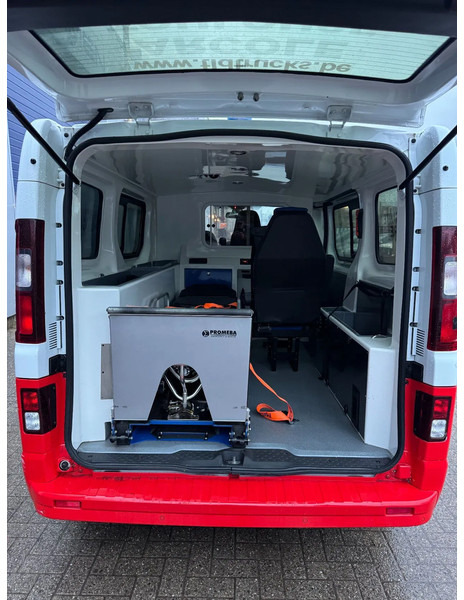 Машина скорой помощи Opel Vivaro **AMBULANCE-RETTUNGSWAGEN**: фото 9
