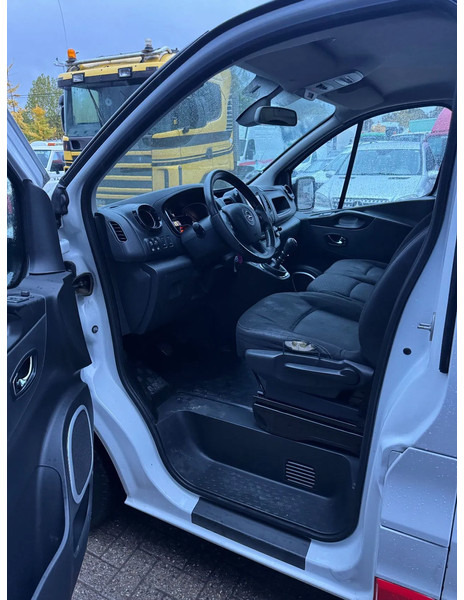 Машина скорой помощи Opel Vivaro **AMBULANCE-RETTUNGSWAGEN**: фото 12