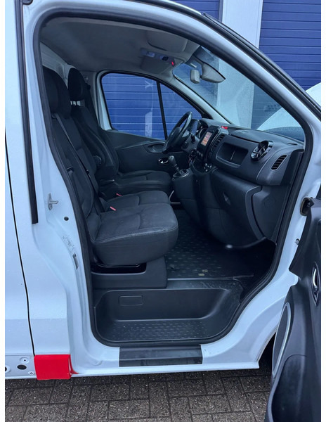 Машина скорой помощи Opel Vivaro **AMBULANCE-RETTUNGSWAGEN**: фото 17