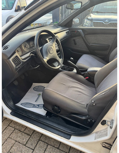 Седан Toyota Carina E **1600XLI-VERRY CLEAN**: фото 9