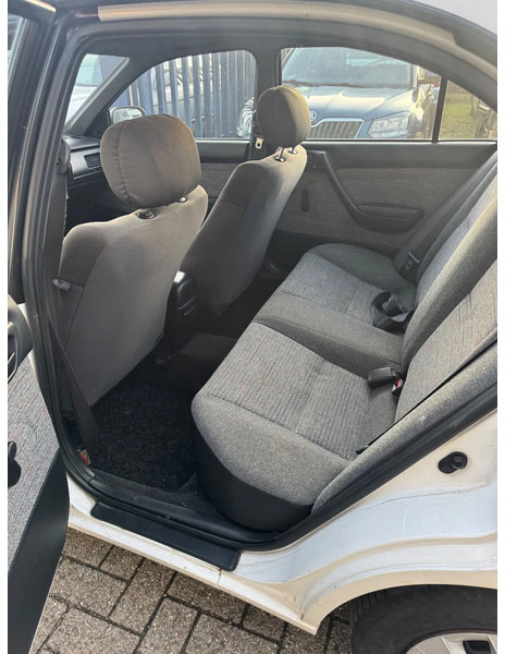 Седан Toyota Carina E **1600XLI-VERRY CLEAN**: фото 7