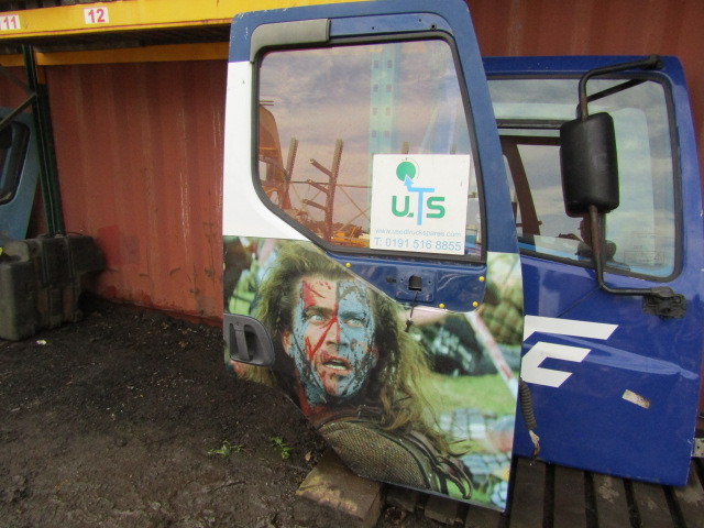 DAF LF 45/55 OFFSIDE (DRIVER) COMPLETE DOOR - Кабина и интерьер для Грузовиков: фото 2 DAF LF 45/55 OFFSIDE (DRIVER) COMPLETE DOOR - Кабина и интерьер для Грузовиков: фото 2