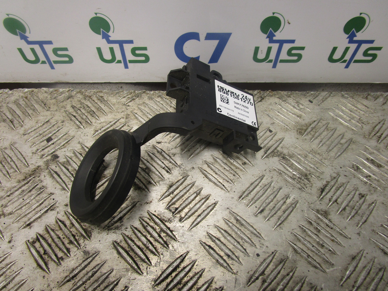 ISUZU N75 4HK1 IGNITION LOCK & KEY & TRANSPORTER - Кабина и интерьер для Грузовиков: фото 2 ISUZU N75 4HK1 IGNITION LOCK & KEY & TRANSPORTER - Кабина и интерьер для Грузовиков: фото 2