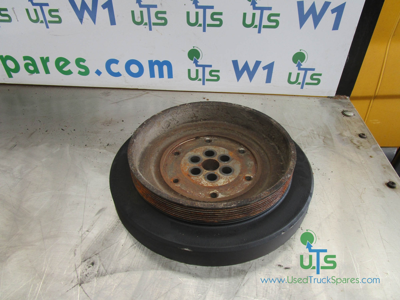 MERCEDES 1323/1823/2528 CRANKSHAFT DAMPER + PULLY - Двигатель и запчасти для Грузовиков: фото 1 MERCEDES 1323/1823/2528 CRANKSHAFT DAMPER + PULLY - Двигатель и запчасти для Грузовиков: фото 1