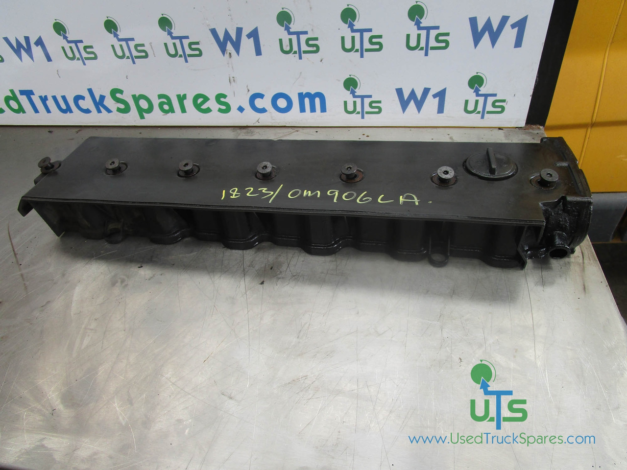 MERCEDES 1323/1823/2528 ENGINE ROCKER COVER - Двигатель и запчасти для Грузовиков: фото 1 MERCEDES 1323/1823/2528 ENGINE ROCKER COVER - Двигатель и запчасти для Грузовиков: фото 1
