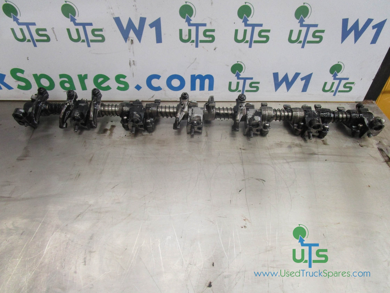 MERCEDES 1323/1823/2528 ROCKER SHAFT - Двигатель и запчасти для Грузовиков: фото 1 MERCEDES 1323/1823/2528 ROCKER SHAFT - Двигатель и запчасти для Грузовиков: фото 1