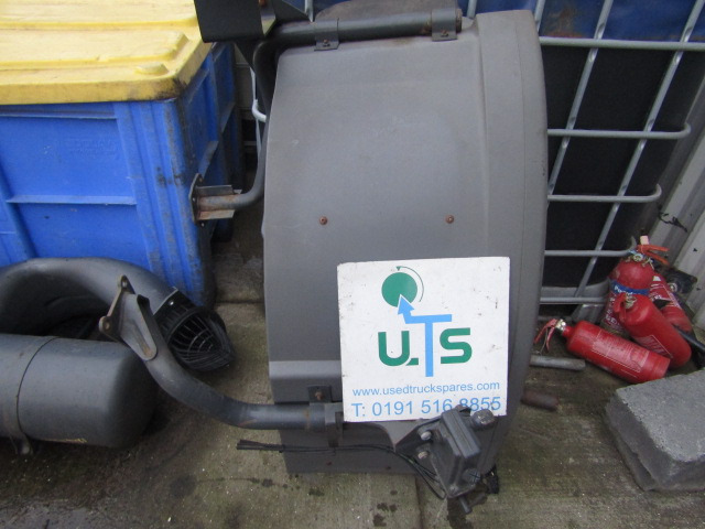 MERCEDES AXOR REAR CAB MUDGUARD & STAYS PASSENGER SIDE COMPLETE - Кузов и экстерьер для Грузовиков: фото 1 MERCEDES AXOR REAR CAB MUDGUARD & STAYS PASSENGER SIDE COMPLETE - Кузов и экстерьер для Грузовиков: фото 1