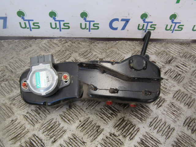 MITSUBISHI 3C11 / 3C13 THROTTLE PEDAL CONTROL UNIT P/NO MK386457 - Кабина и интерьер для Грузовиков: фото 2 MITSUBISHI 3C11 / 3C13 THROTTLE PEDAL CONTROL UNIT P/NO MK386457 - Кабина и интерьер для Грузовиков: фото 2