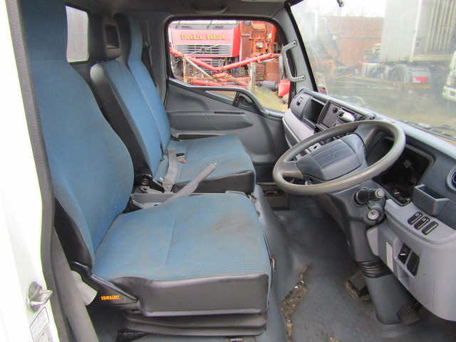 MITSUBISHI FUSO 7C 15/18 CAB (2014) - Кабина для Грузовиков: фото 4 MITSUBISHI FUSO 7C 15/18 CAB (2014) - Кабина для Грузовиков: фото 4