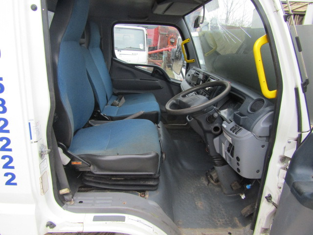 MITSUBISHI FUSO 7C15/18 CAB 2012 - Кабина для Грузовиков: фото 2 MITSUBISHI FUSO 7C15/18 CAB 2012 - Кабина для Грузовиков: фото 2